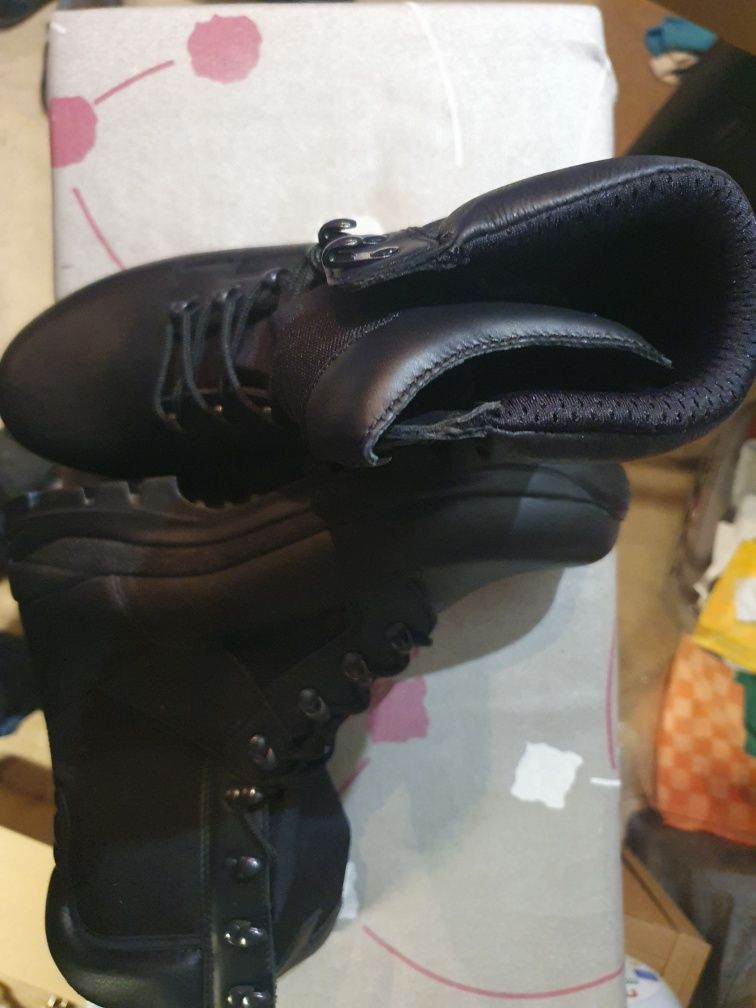 Buty wysokie na grubej podeszwie  rozmiar 43