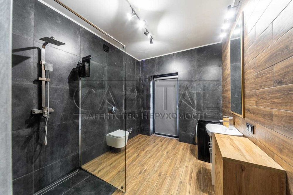 Продаж Дуплекс, Солом'янський район, пл. Шевченка, 180 м2