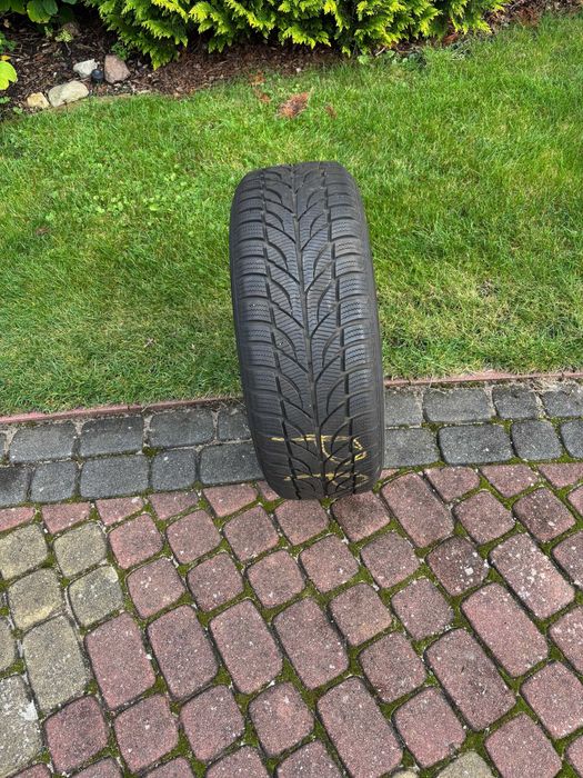 Opony zimowe Paxsaro z felgami alu. rozmiar 225/55R17 ( Mazda )