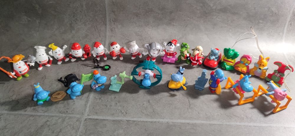 Іграшки  фігурки кіндери