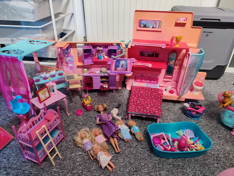 Kamper domek Barbie basen lalki akcesoria