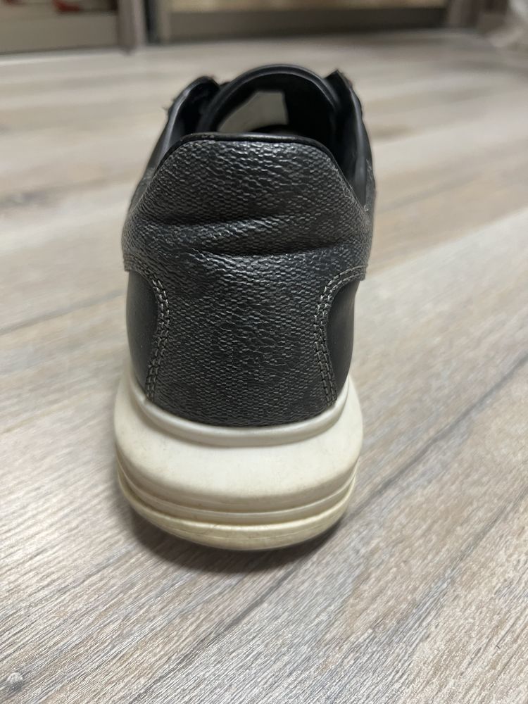Чоловічі кеди Guess