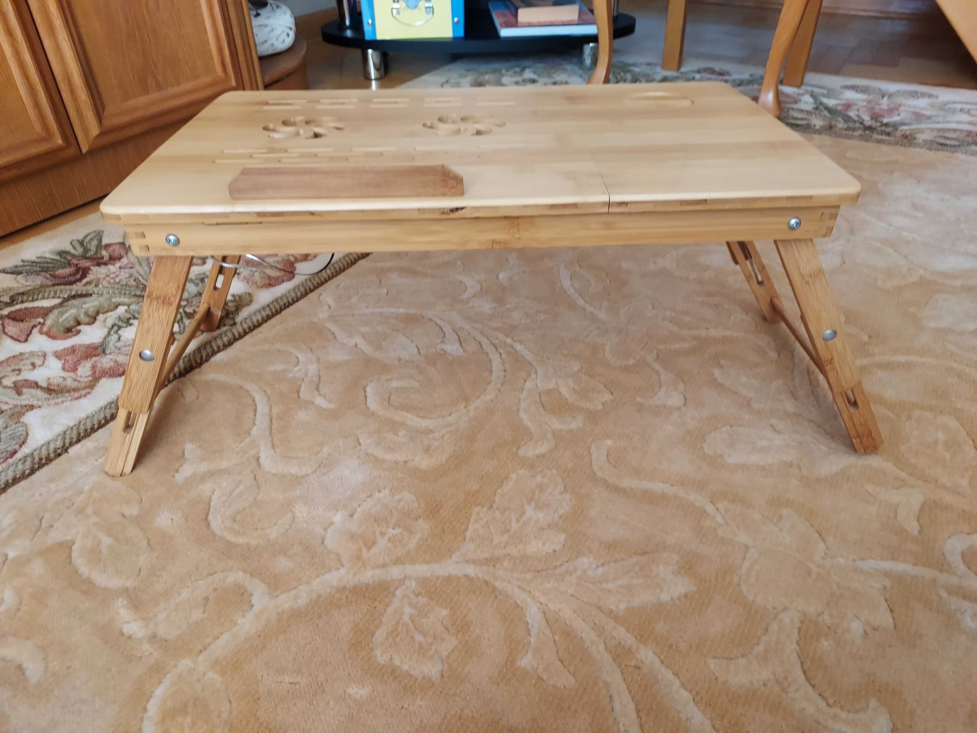 Mały stolik na laptop
