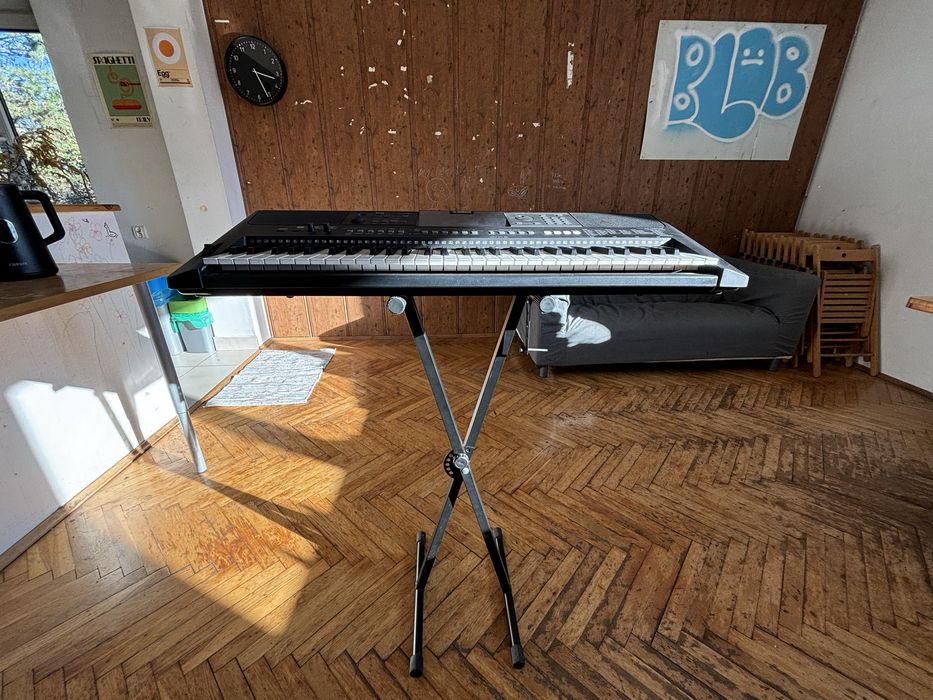 OKAZJA! Yamaha PSR-E463 + statyw + zasilacz – zestaw gotowy do grania!