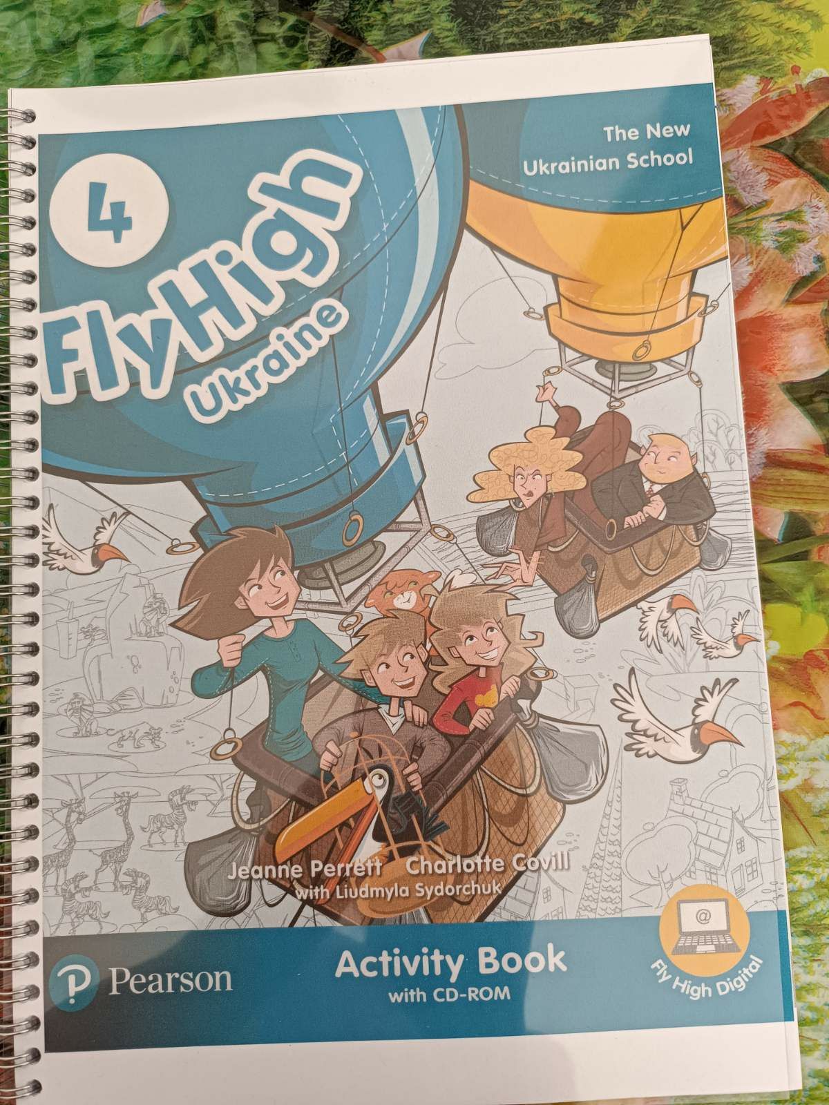 FlyHigh Ukraine 4 Pupils book+Activity book 
Ціна вказана за комплект