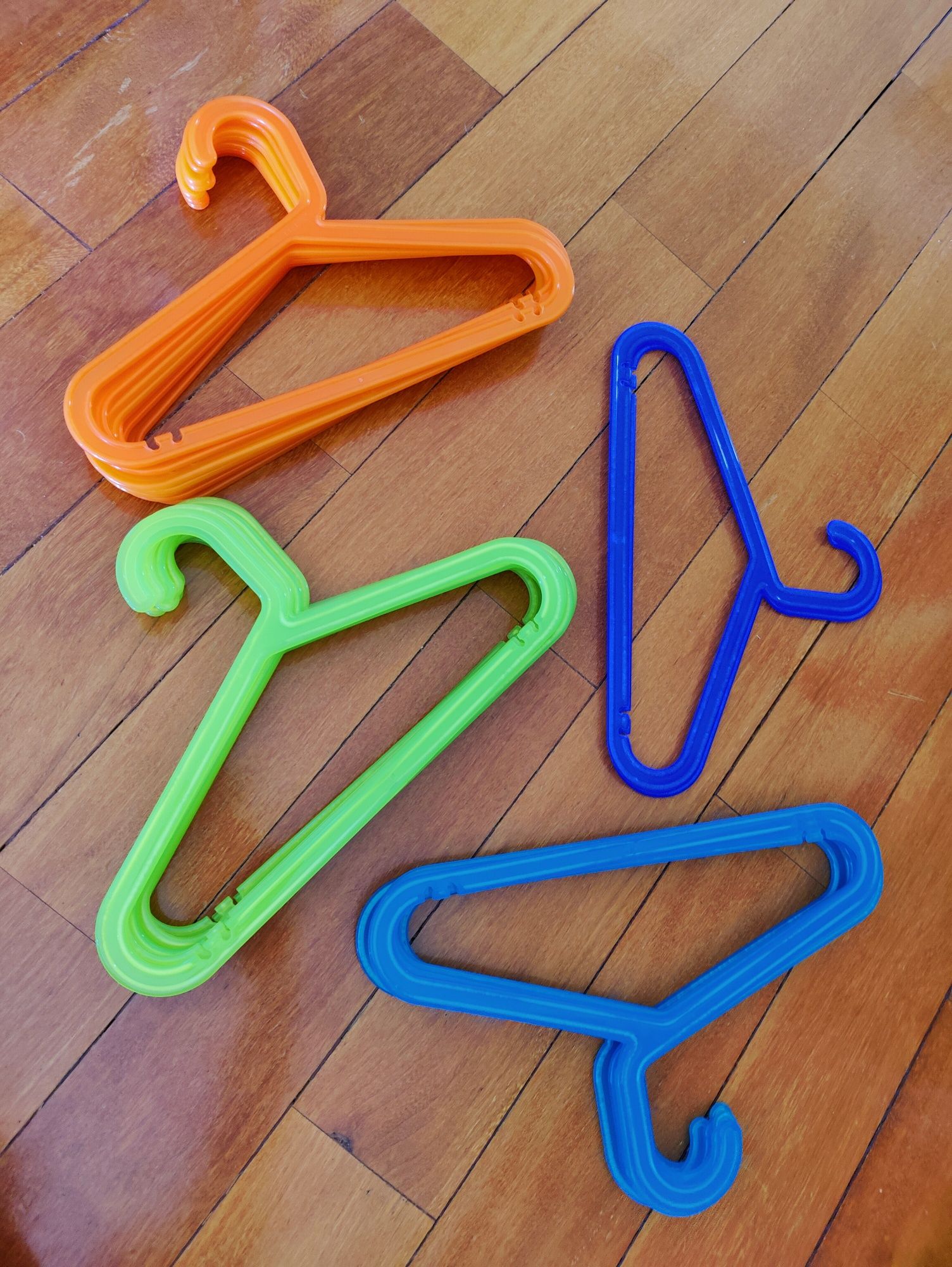 24 cruzetas /cabides para roupa de criança