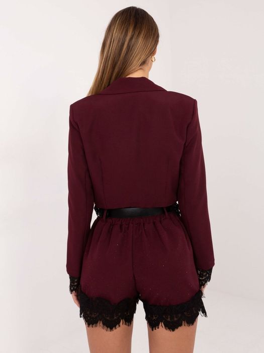 Burgundowe eleganckie szorty damskie z koronką i paskiem Italy Moda