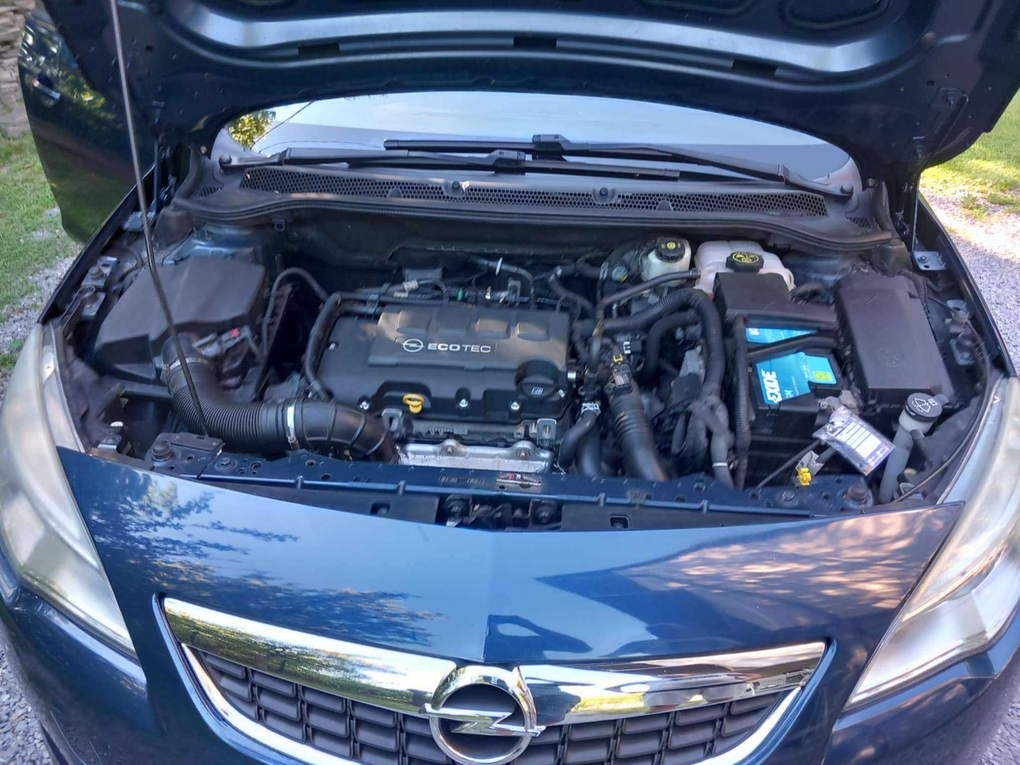 Opel astra-j 2012r stan bardzo dobry