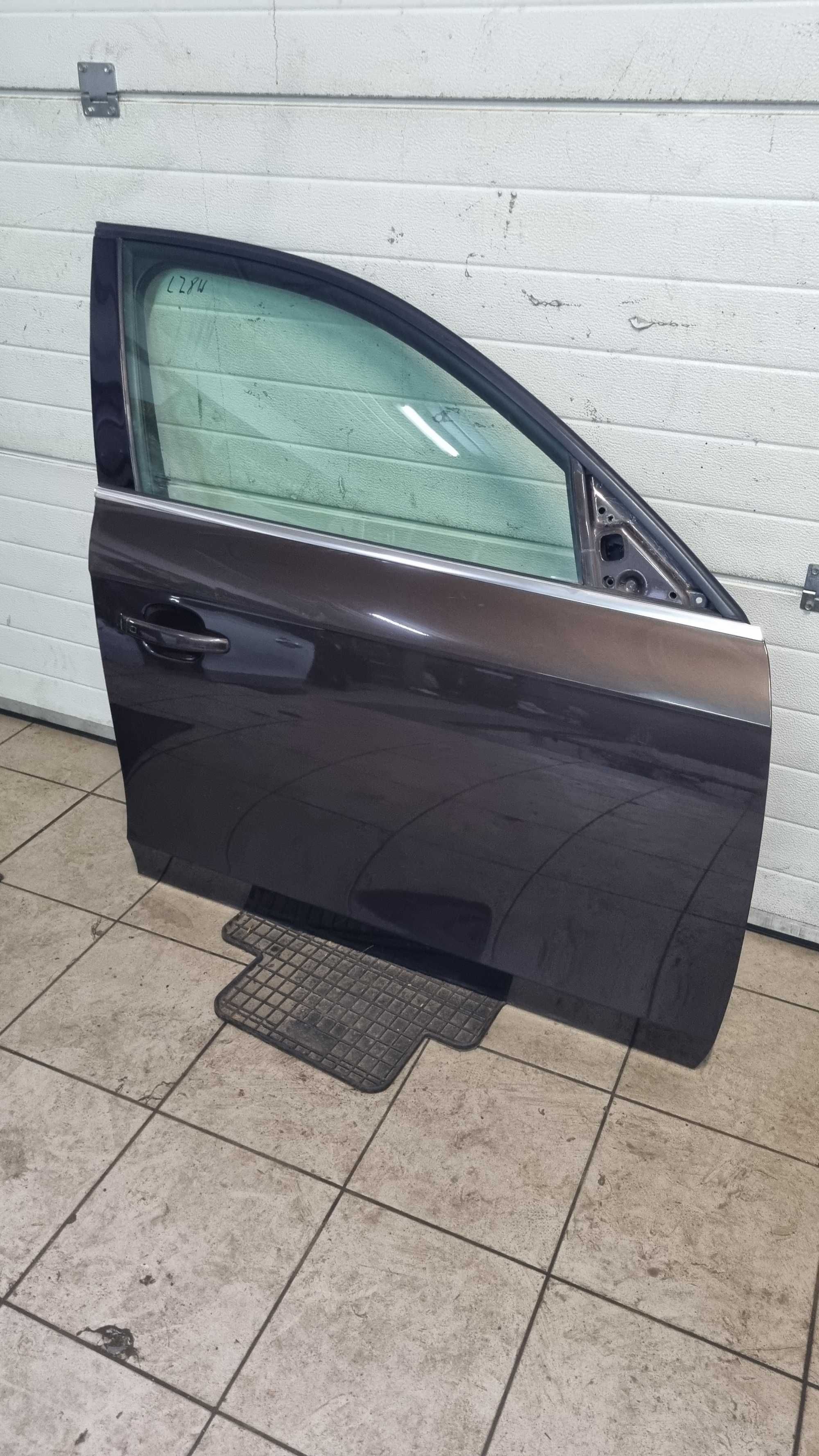 Drzwi prawy przód  Audi a4 b8 Lz8w
