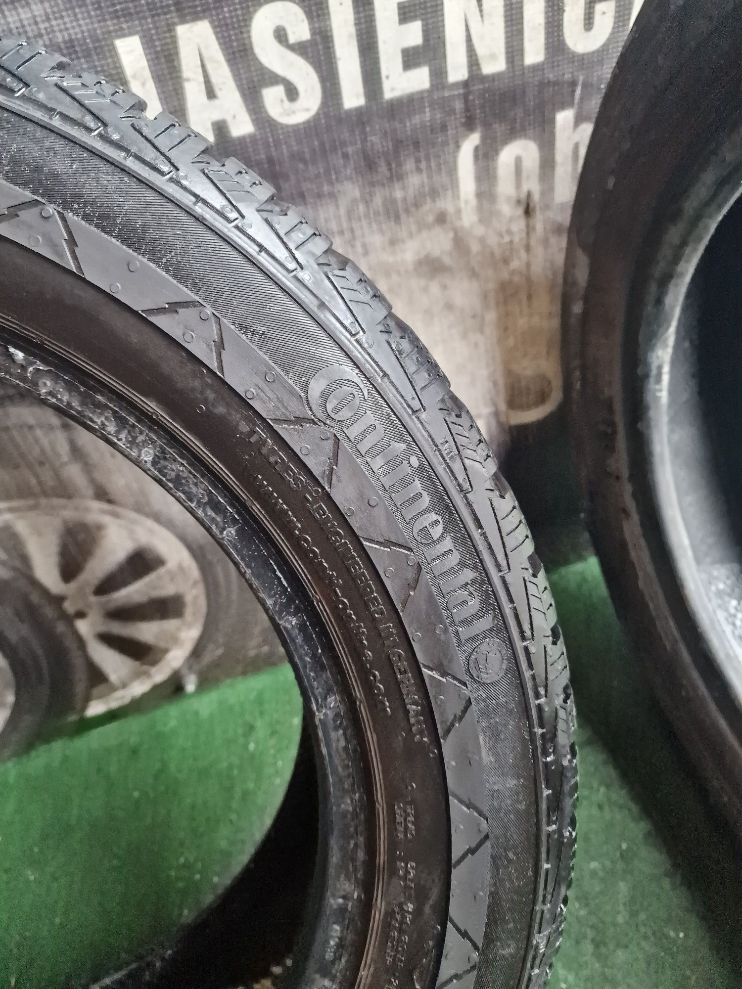 Opony zimowe 195/60/16C Continental wzmacniane Para 8.4mm