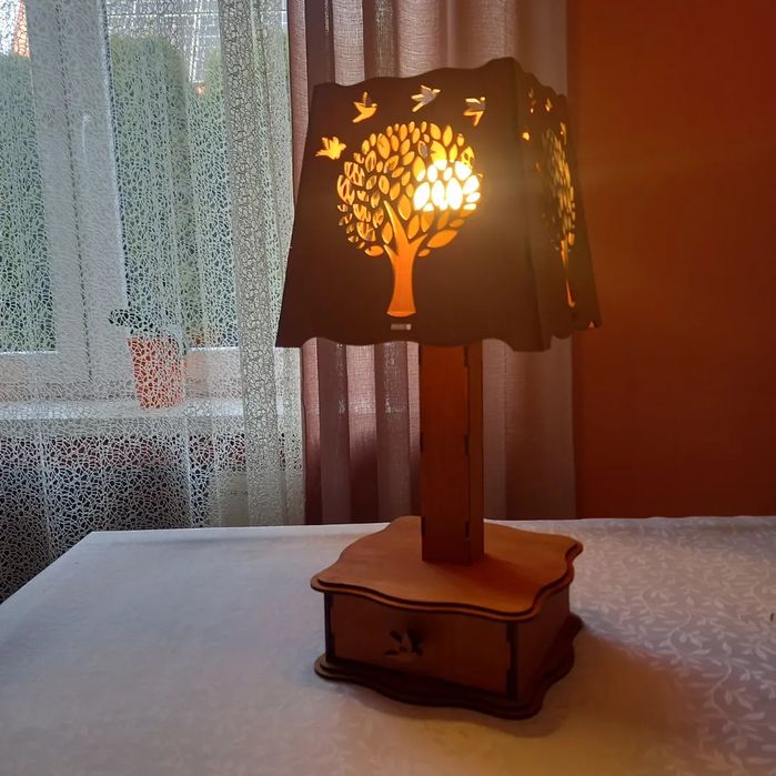 Lampka nocna z szufladką