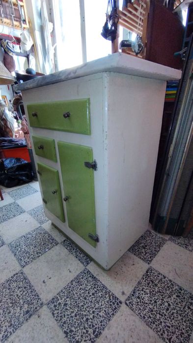 Móvel de cozinha antigo.
