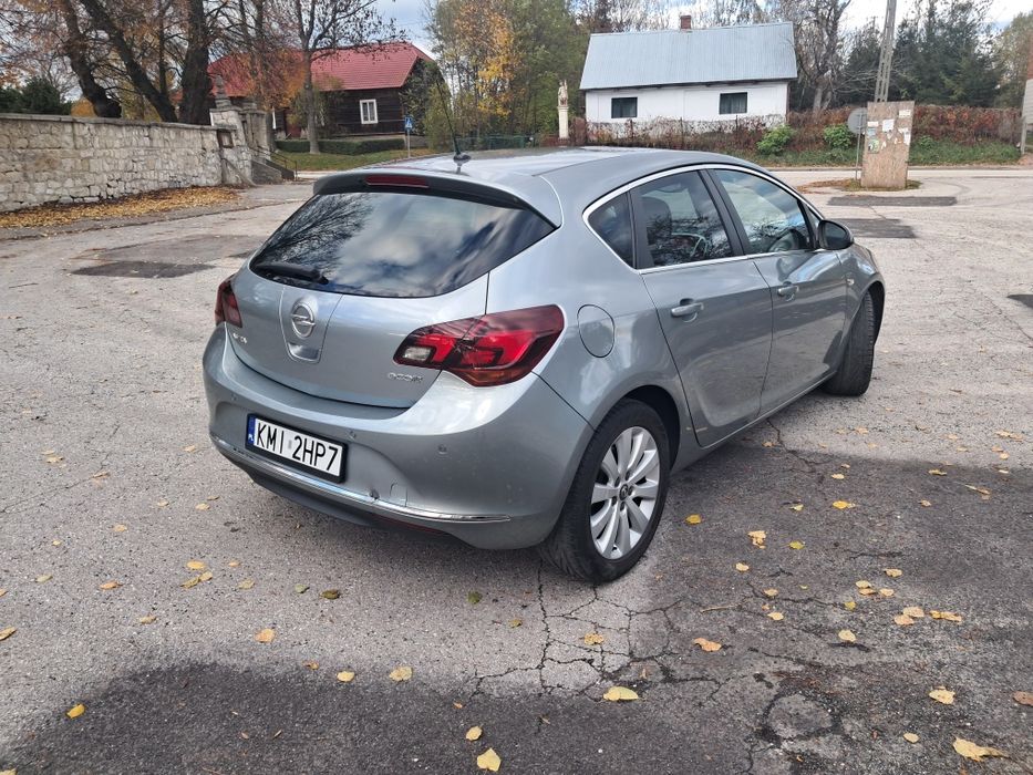 Opel astra J sprowadzony