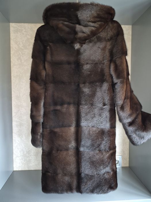 Норкова шуба з капюшоном