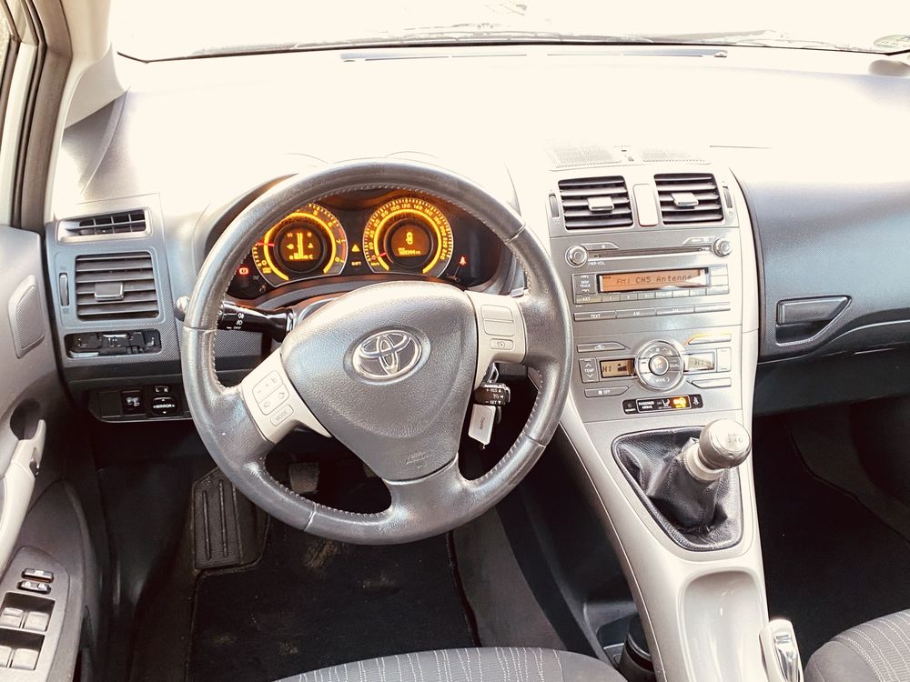 Sprzeda toyote auris rok 2008 poj 1.6 przeb 169 tyz zadbany