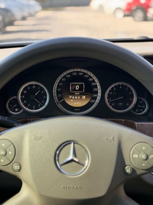 Мерседес 212 2011 1.8 Бензин