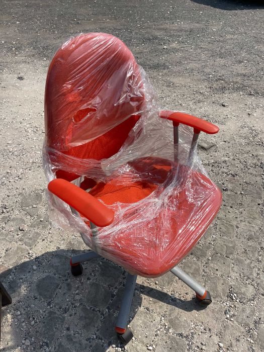 Cadeira de escritório ergonómica em laranja