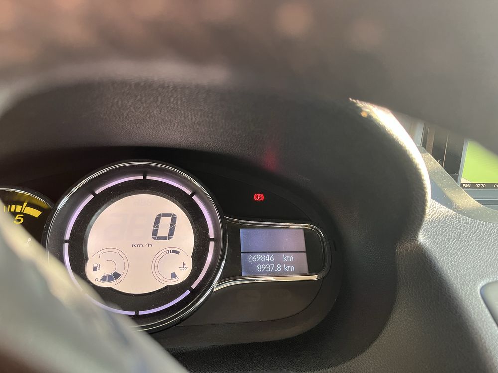 Carrinha em muito bom estado de conservação: pintura, pneus, motor.