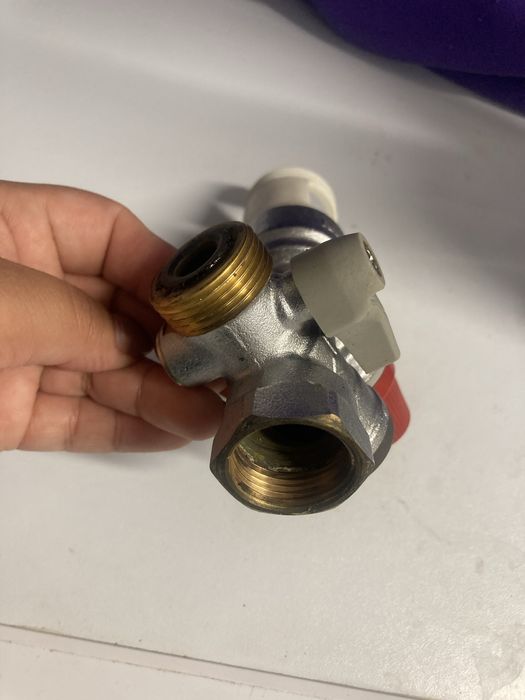 Válvula de segurança termoacumulador 1/2''x1/2'' + suportes parede