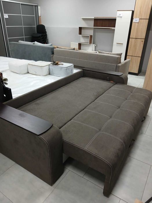 диван (довжина 240см,спальне місце 140*195)