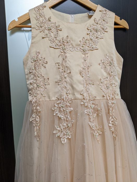 Праздничное длинное платье на девочку, по бирке рост 170