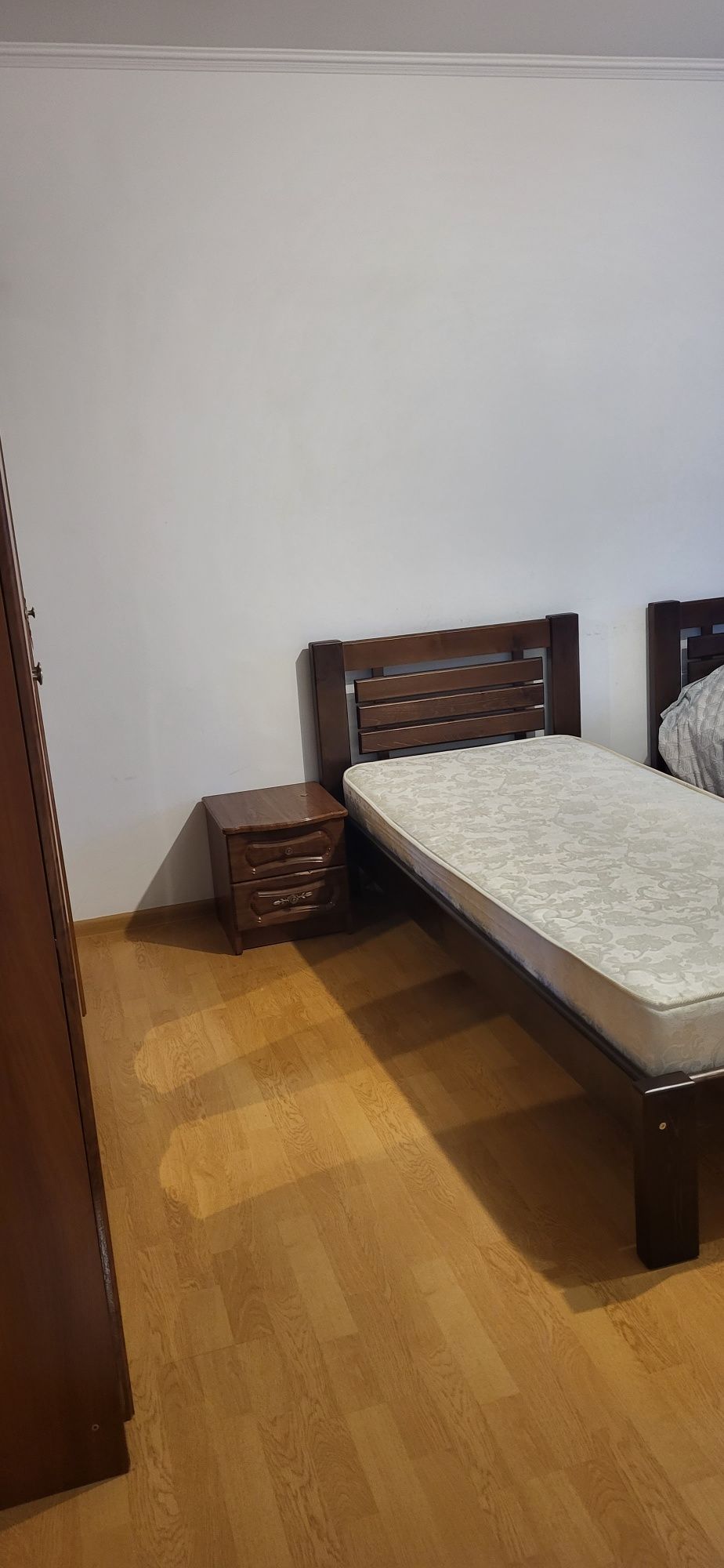 Підселення до дівчини в кімнату