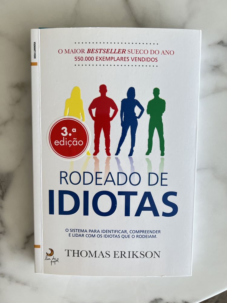 Livro rodeado de idiotas Thomas Erikson Bestseller sueco