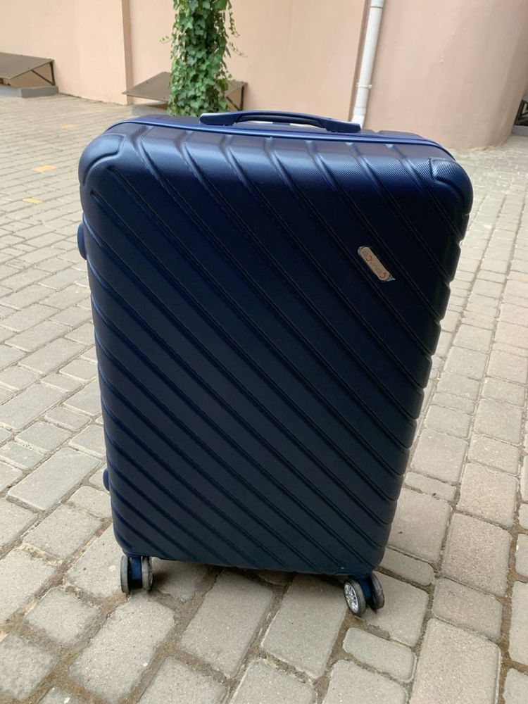 Продам чемодан, б/у