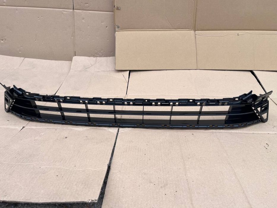 фольксваген arteon Решётка переднего бампера центральная 3g8853677