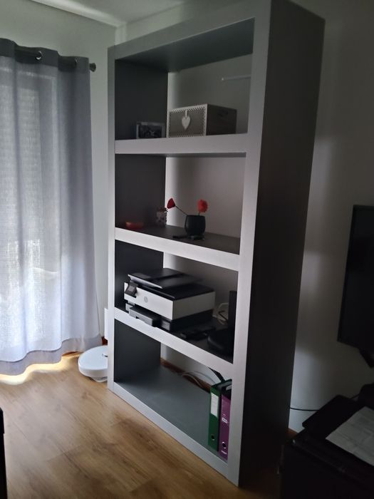 Estante prateada