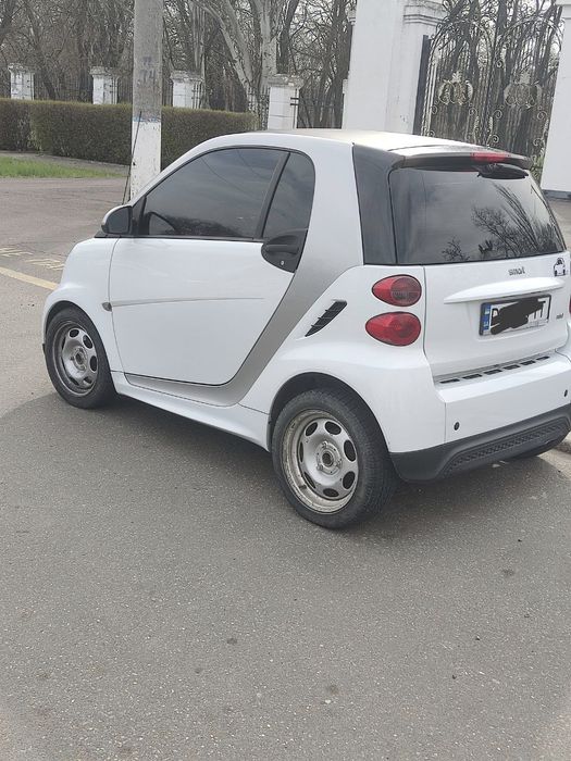 Автомобиль Mersedes  smart 451 201313г ,