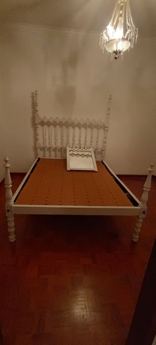Cama de casal antiga