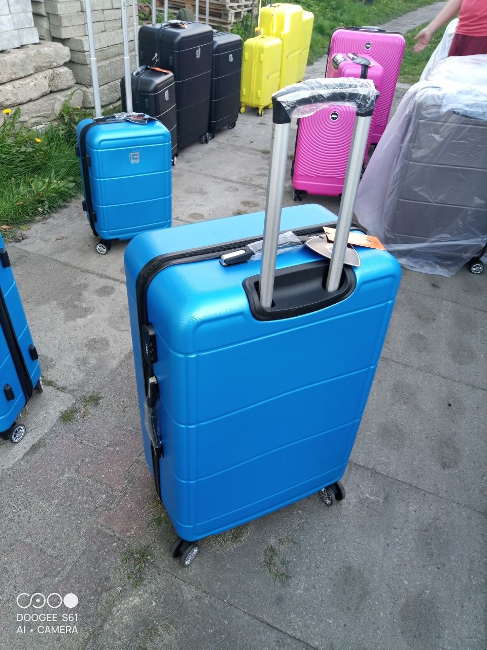 Nowa duża walizka podróżna ABS na czterech kółkach obracanych 360 st