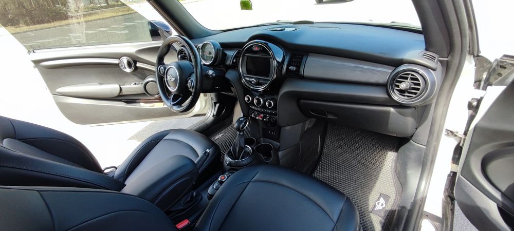 Продам Mini cooper f56 (2015г.) 44000 км. пробег
