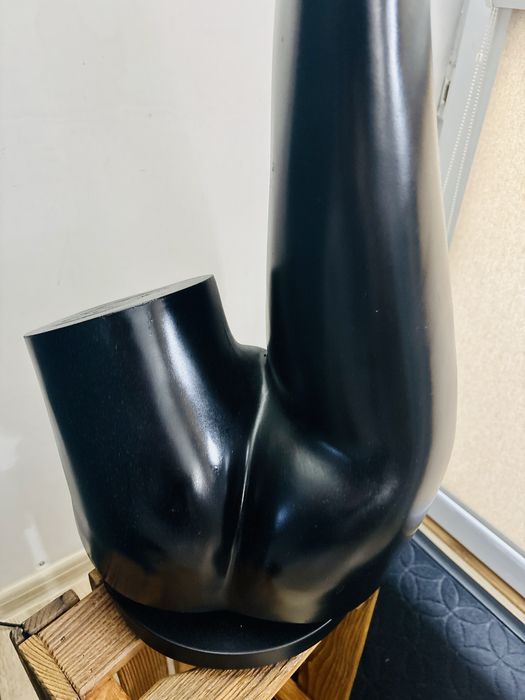 Lampa artystyczna z nogi od manekina