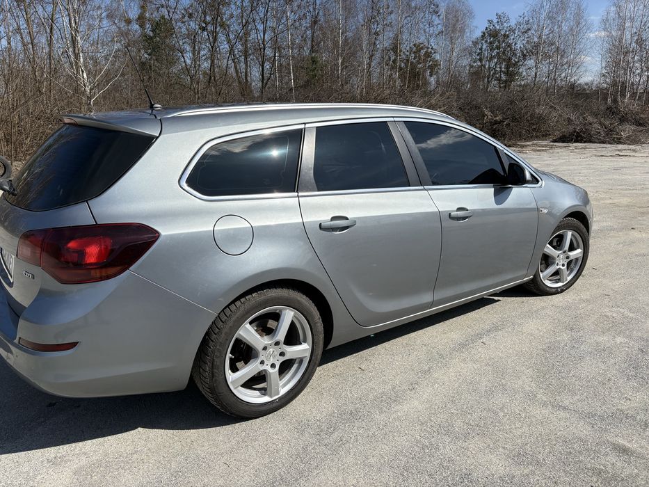 Продам Opel Astra j 1.7cdti