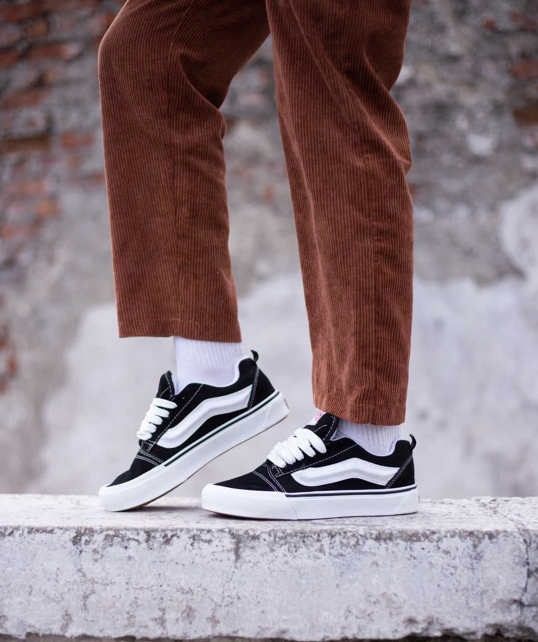 Жіночі кеди Vans KNU Skool Black White ванс