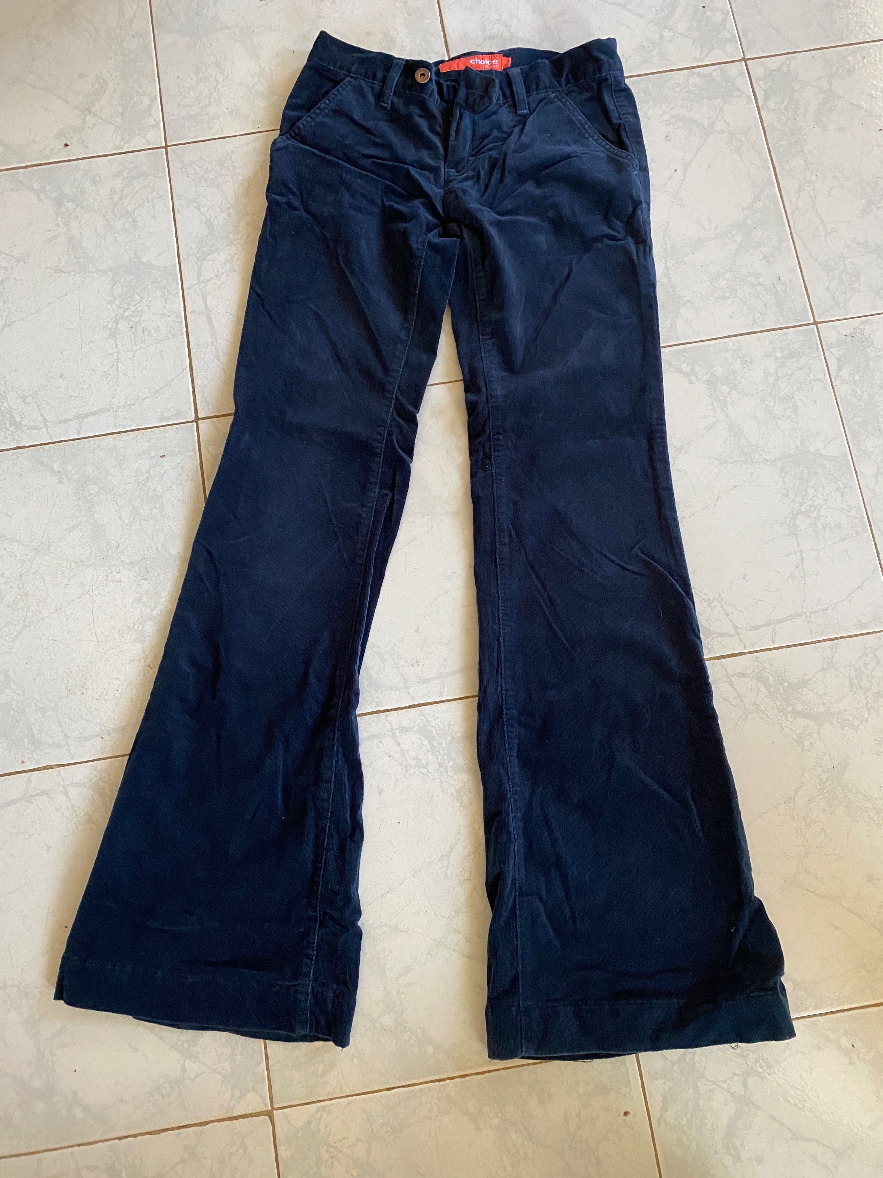 Calças femininas de bombazina modelo flare — Calvin Klein, tamanho 27