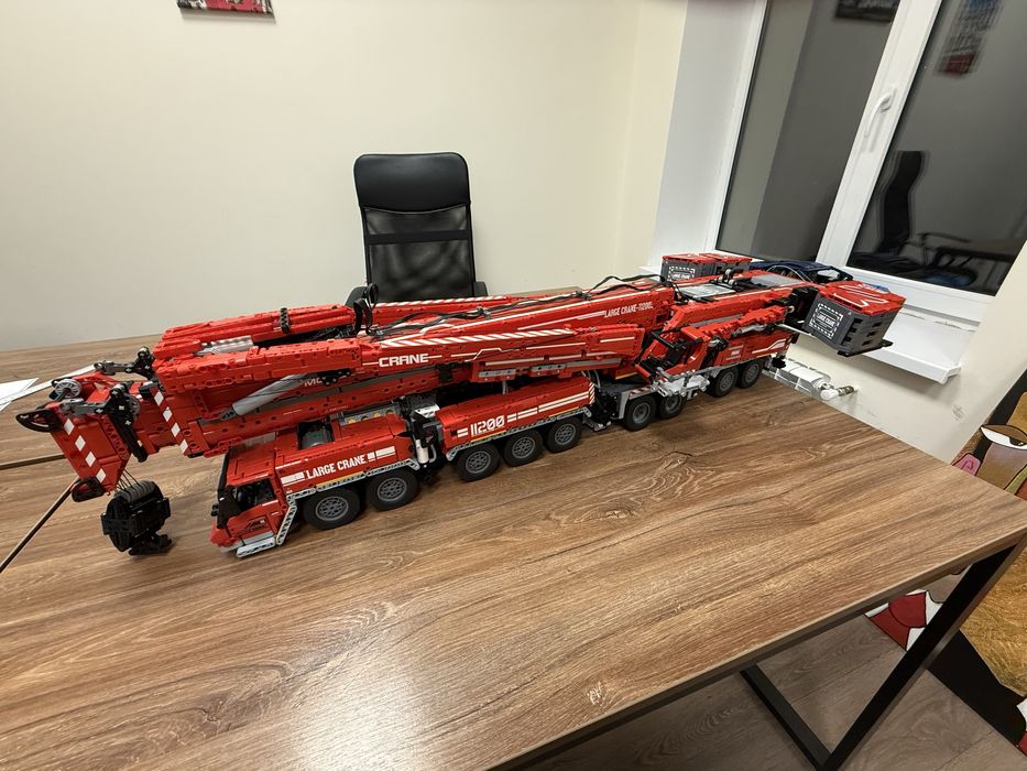 Конструктор кран MOLD KING 17007/17008 Зібраний на пульті керуванні