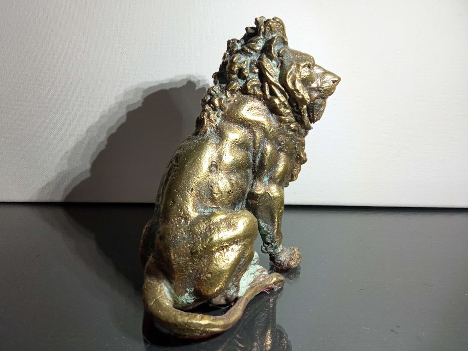 Estatueta em Metal