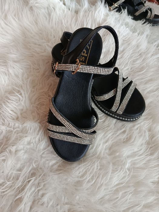 Нові босоніжки 36