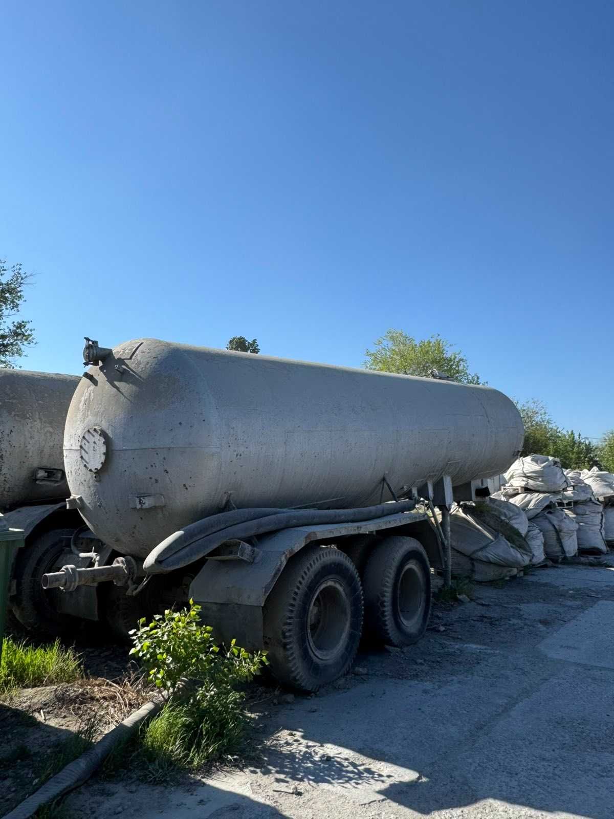 Полуприцеп  цементовоз АЦ 11, цементовоз, цистерна, прицеп