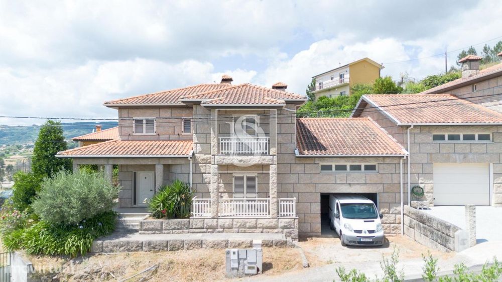 MORADIA T4 EM PEDRA EM BAIÃO - Completamente Requalificada