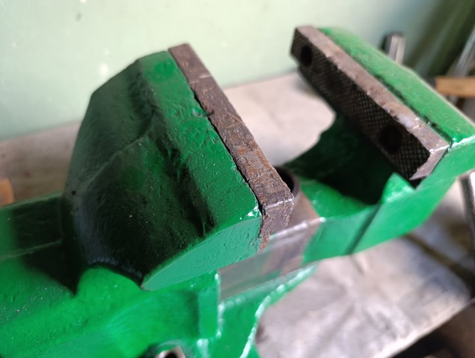 Продам слісарні .