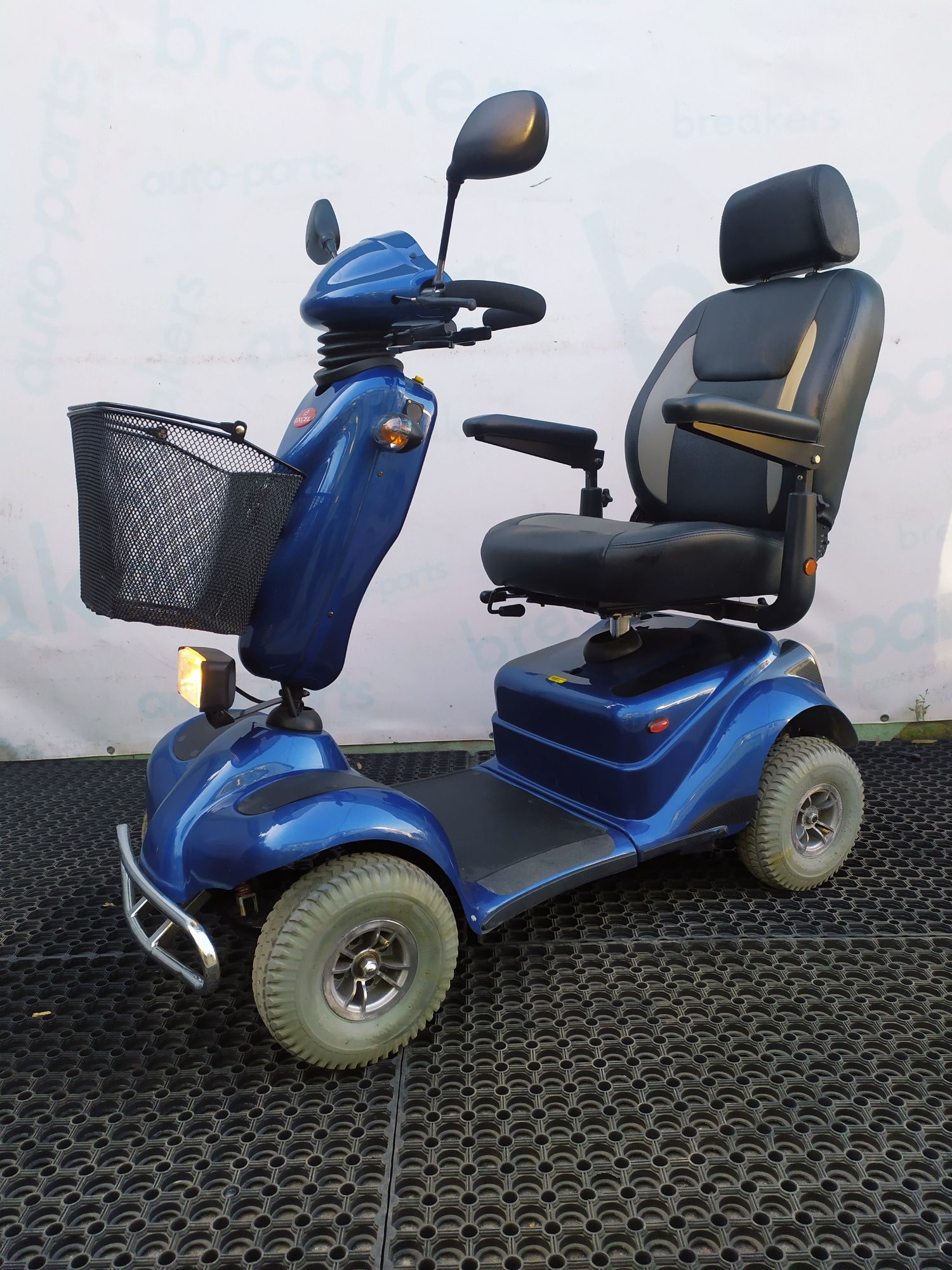 Wózek elektryczny dla seniora inwalidzki