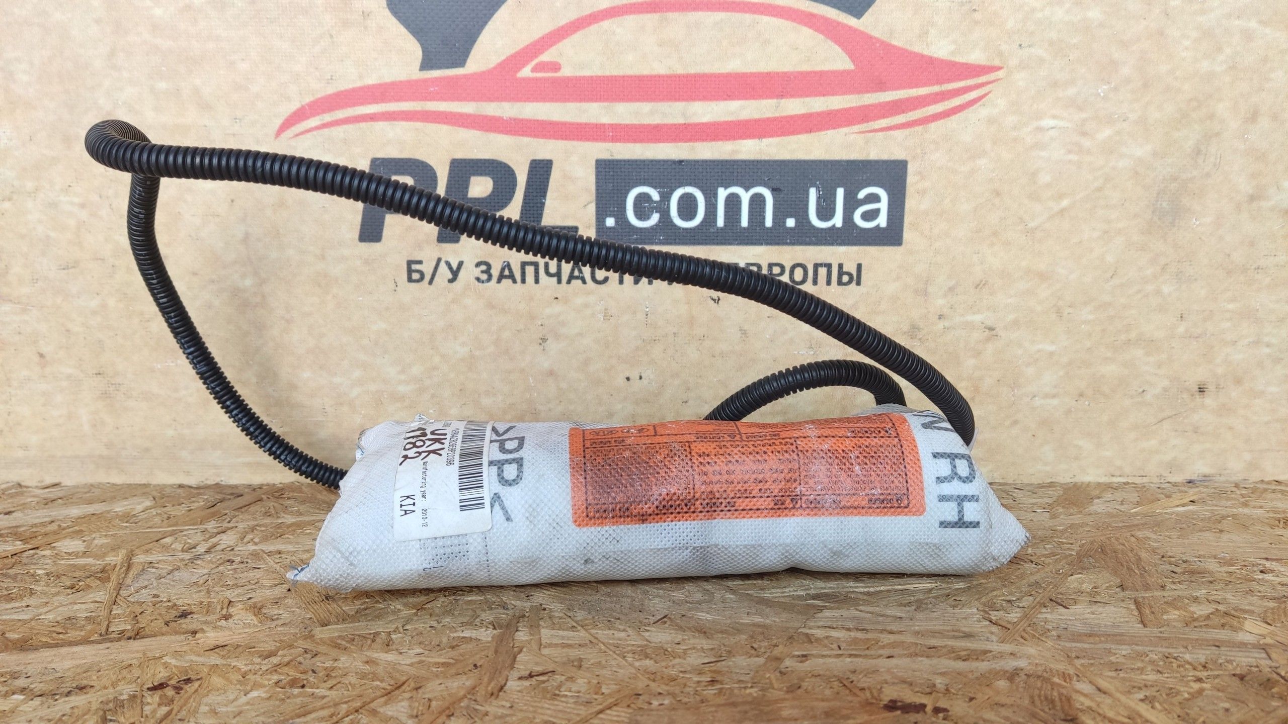 Kia Venga 10-17 Подушка безопасности в сиденье правая Airbag 610921600