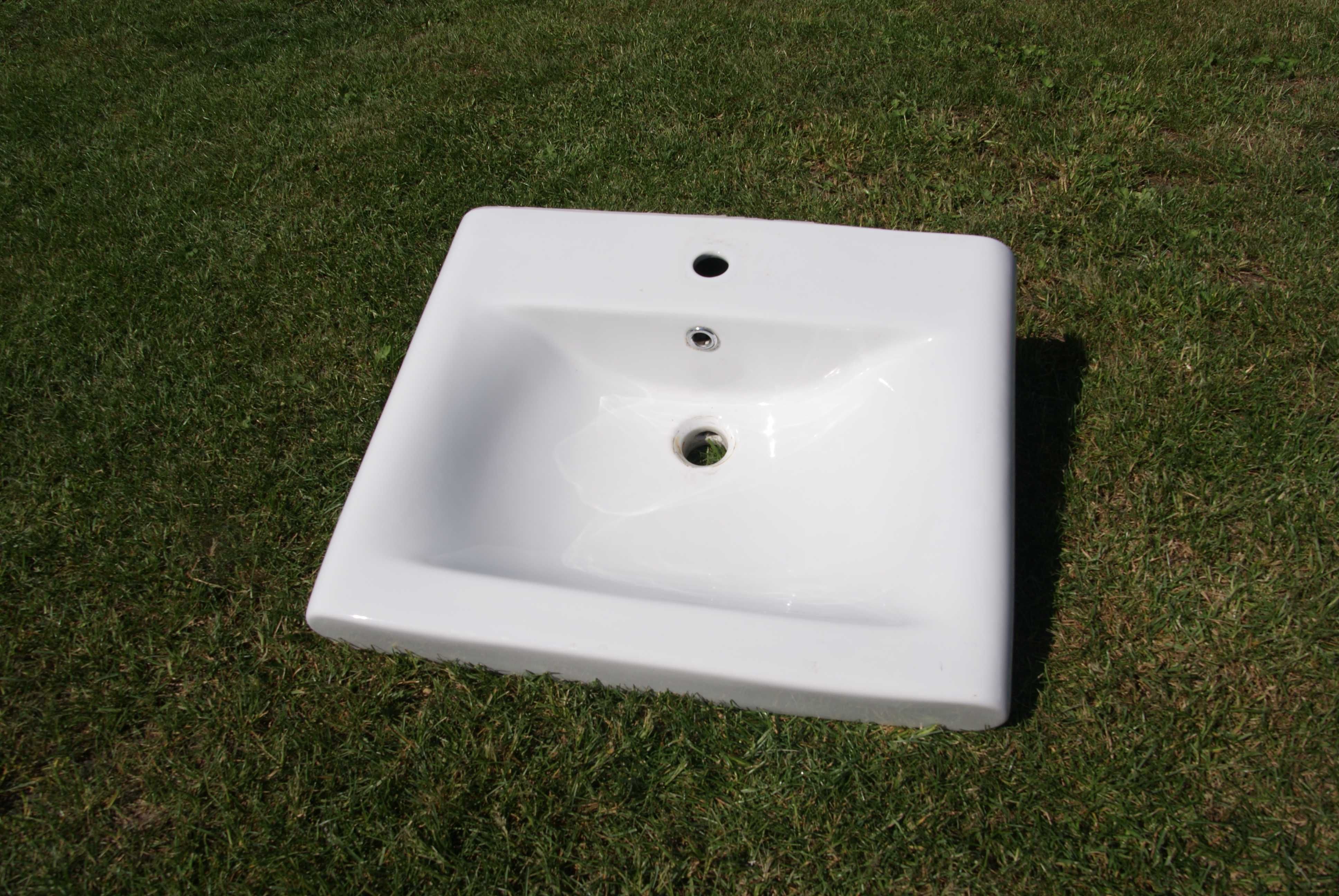 Umywalka ceramiczna biała 60cm