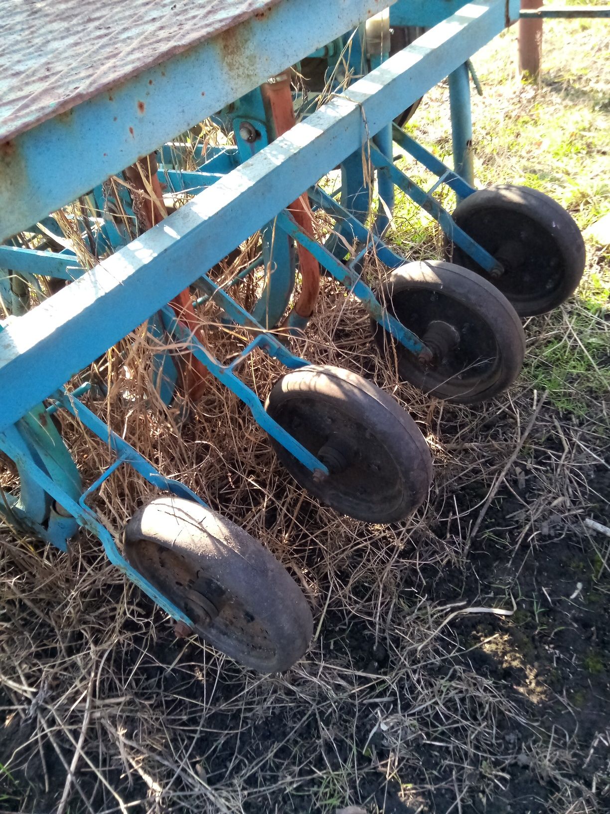 Продам навісну анкерну сівалку точно висіву.