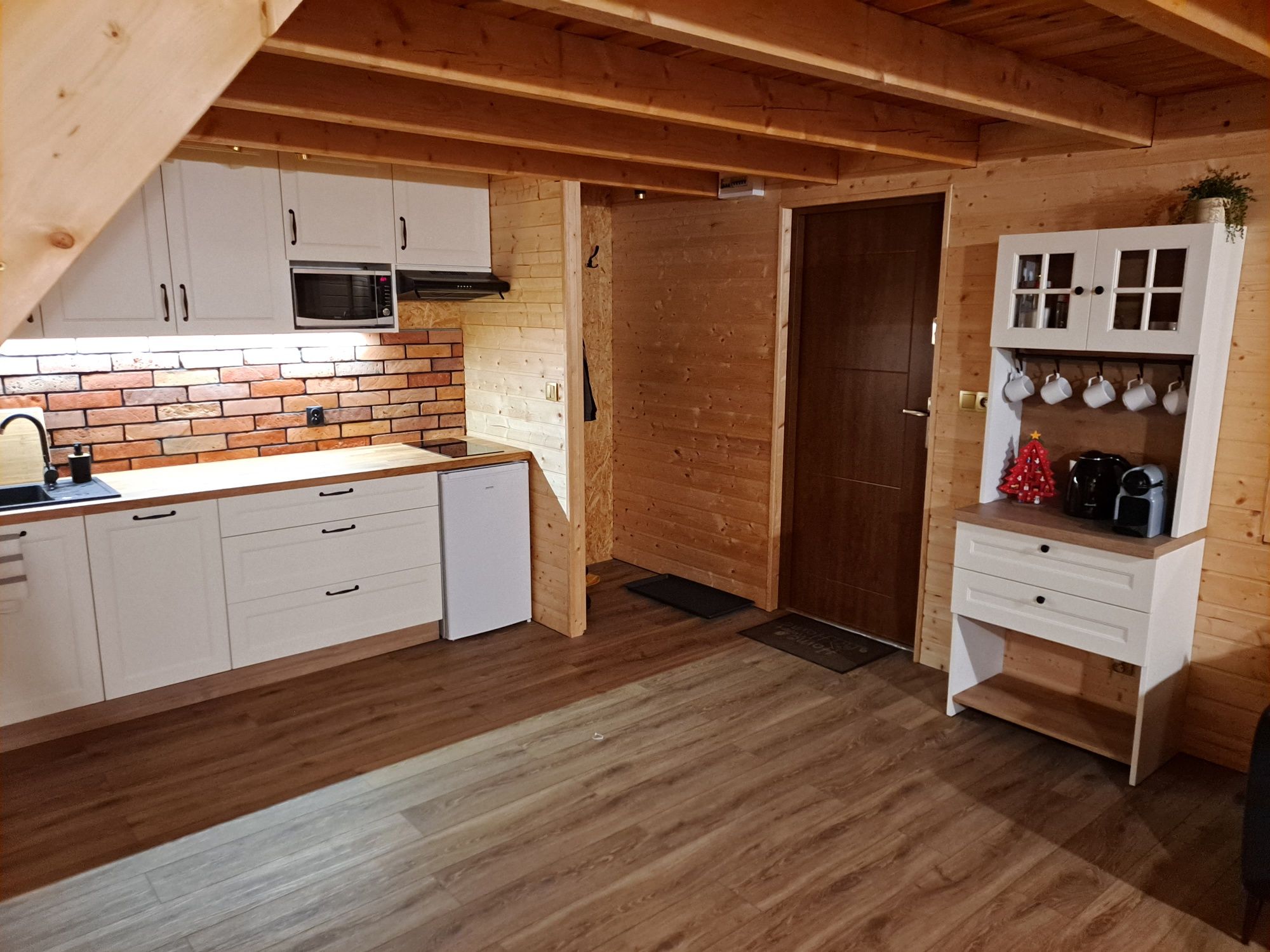 Wolny 21-24 Lip. Domek nad jeziorem na Kaszubach na wzgórzu BALIA