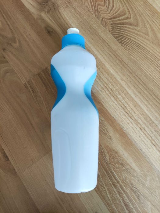 Butelka na wodę smukła poręczna 0,7l